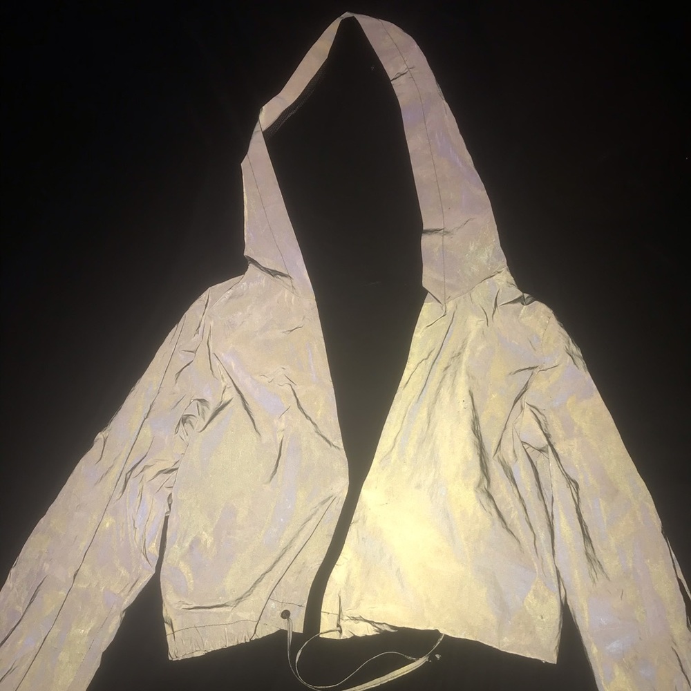 Reflective windbreaker jacket